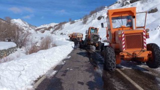 Tuncelide kapatılan yol, yeniden trafiğe açıldı