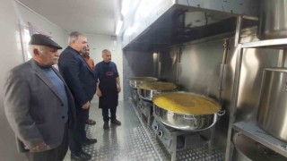 Turanlı: “Depremzede kardeşlerimize yemek ve çorba ikramlarımız devam ediyor”