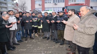 Türkeliden 1 tır, 2 kamyon ve 9 arama kurtarma ekibi dualarla yola çıktı