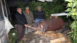 Türkiye ‘buz kesti, Antalyalı çiftçi don nöbetine başladı
