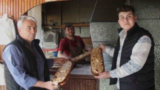 Üç asırdır bu pidede sadece keçi peyniri kullanılıyor