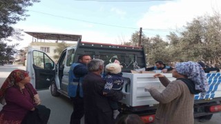 Ümraniye Belediyesi ekipleri afetzedelere gıda, giysi ve battaniye dağıttı