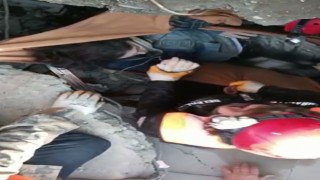 Ümraniye ekibi, 33 saat sonra hastane enkazından bir kadını kurtardı