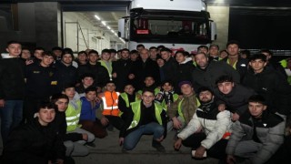 Ümraniyede 180 tırlık yardım malzemesini arı gibi çalışan gençler hazırladı