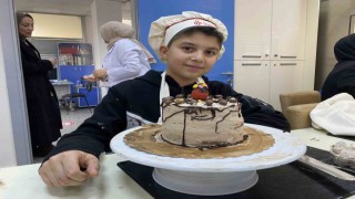 Ümraniyeli çocuklar anneleri ile pasta yaptı, doyasıya eğlendi