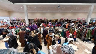Üsküdar Belediyesi İstanbula gelen depremzedeler için sosyal market açtı