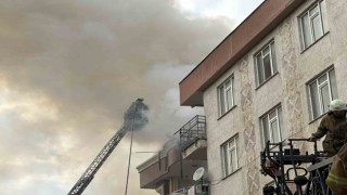 Üsküdarda 5 katlı binada çıkan yangın 2 binaya daha sirayet etti