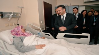 Vali Aksoy, Aydında tedavi gören depremzede vatandaşlarla görüştü