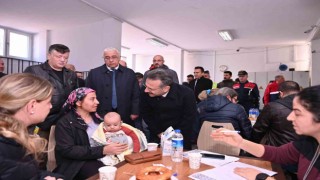 Vali Aksoy, depremzede aileler ile görüştü