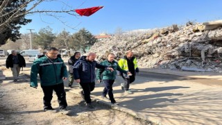 Vali Varol deprem bölgesinde enkaz çalışmalarını sürdürüyor