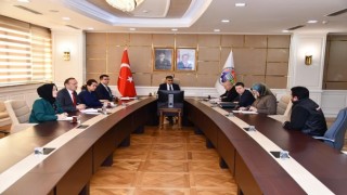 Vali vatandaşların sorunlarını dinledi