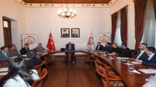Vali Yazıcı: Depremzedelerin bir gece daha bölgede kalmalarını istemiyoruz