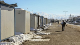 Van ekibi Malatyalı depremzedeler için konteyner kent kuruyor