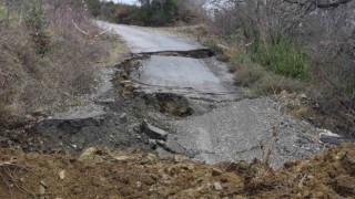 Yakakentte heyelan nedeniyle yol trafiğe kapandı