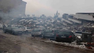 Yakınları enkaz altında kalan vatandaşların acı bekleyişi sürüyor