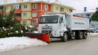 Yalova Belediyesi karla mücadele çalışmalarını sürdürüyor