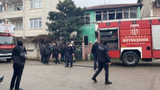 Yangına camları kırarak müdahale ettiler