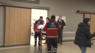 Yaralı depremzedelerden 4ü Çam ve Sakura Şehir Hastanesine getirildi