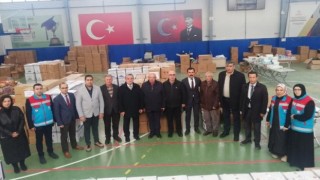 Yardım kolilerini kaymakamlığa teslim ettiler