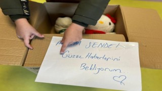 Yardım kolilerinin içinden çıkan Ayda Bebek Anaokulu öğrencilerinin notları duygulandırdı