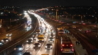 Yarıyıl tatilinin bitmesiyle birlikte İstanbulda trafik yoğunluğu oluştu