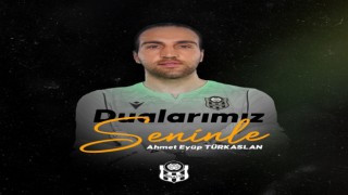 Yeni Malatyaspor, kaleci Ahmet Eyüp Türkaslanın enkaz altında kaldığını açıkladı