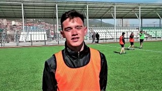 Yeşil sahalara dönen Başkan, memleketinin takımında futbolcu oldu