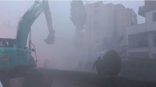 Yıkılan 9 katlı binada yangın çıktı