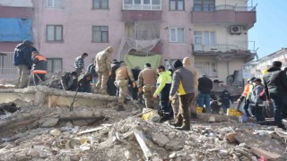 Yıkılan binaları yapan sorumlular mercek altına alındı