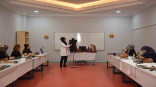 Yıldırımda deri sanatının incelikleri öğretiliyor