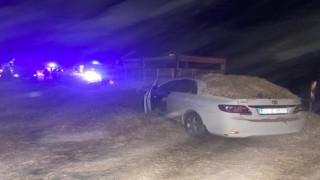 Yola düşen saman balyaları 6 kişinin yaralanmasına neden oldu