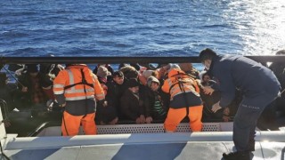 Yunan unsurlarınca ölüme terk edilen 42 kaçak göçmen kurtarıldı
