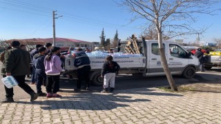 Yunusemre depremzedelerin yaralarını sarıyor