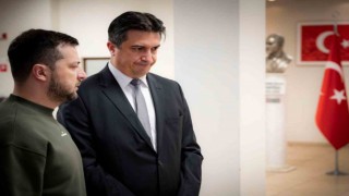 Zelenskiy, Türkiyenin Kiev Büyükelçiliğini ziyaret etti
