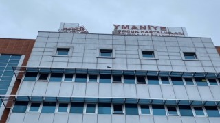 Zeytinburnunda fırtına hastanenin tabelasını parçalara ayırdı