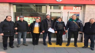 Zonguldakta gazeteciler depremzedelere nakdi yardımda bulundu