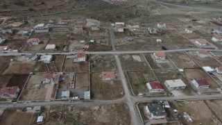 1 haftada 16 kez sallanan mahalle sakinleri diken üstünde