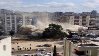14 katlı bina kontrollü şekilde yıkıldı