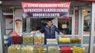 29 yıllık tezgahını son kez depremzedeler için açtı