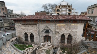 319 yıllık caminin vefalı kuşları camiyi terk etmiyor