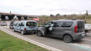 4 aracın karıştığı zincirleme trafik kazası: 2 yaralı