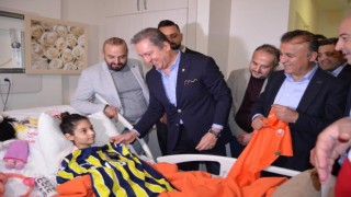 4 gün enkaz altında kaldı, yağmurla ıslanan bez parçasının suyunu sıkıp içti