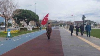 5 yıldır askeri kıyafetle Çanakkaleye yürüyor