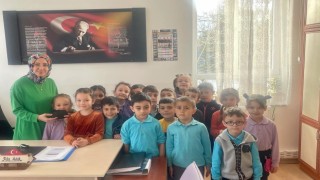 7 yaşındaki minik Buse, harçlıklarını depremzede arkadaşlarına bağışladı