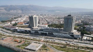 87 metrelik iki kuleye sahip yapı, izolatör olmamasına rağmen yerinden oynamadı