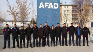 AFAD personeli: Enkazdaki bazı yaralılar zarar görmesin diye arkeologlar gibi kazdık