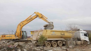 Afşinde enkaz kaldırma çalışmaları devam ediyor