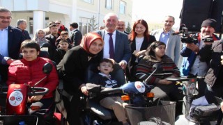 Afyonkarahisarda 85 engellinin artık akülü aracı var