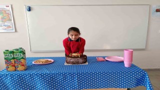 Ağrıda ilkokul öğrencisi Hiranura doğum günü sürprizi