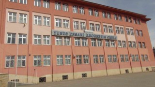 Ahlatta bir okul deprem tedbirleri çerçevesinde boşaltıldı